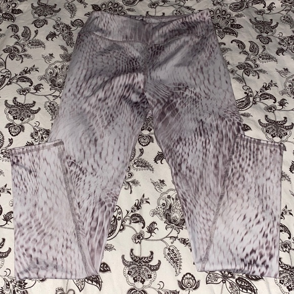 Brand Zella size XL (14/16) color white and grey - Picture 1 of 3